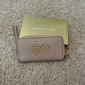 Michael kors blush wristlet